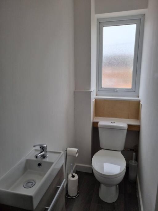 5 Bedroom House - Cheshire Oaks Ellesmere Port Exterior foto